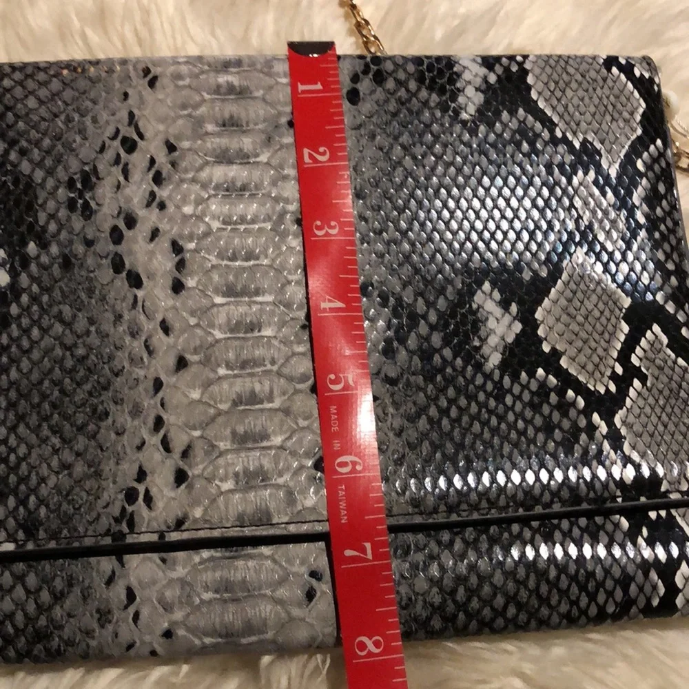 NWT 🪅HOST PIC 🥂Vegan crossbody faux snakeskin - Picture 7 of 10
